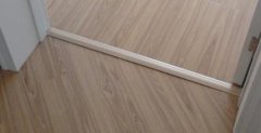 Floor pressure strip